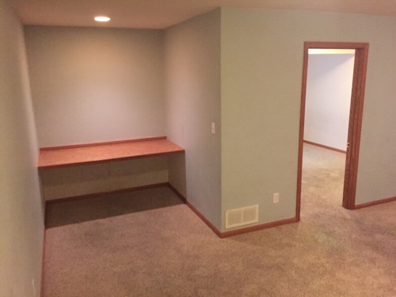 Building Photo - 1637 Westbridge Dr