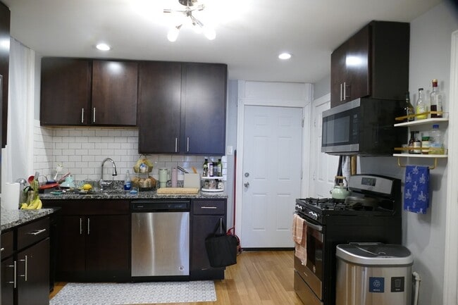 Building Photo - 834 N Mozart St