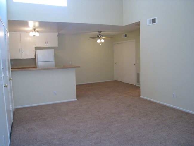Building Photo - SPARKLING CONDO, UPPER UNIT!