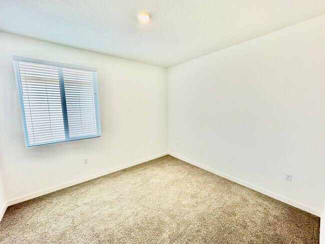 Building Photo - Newly-Built NextGen 5 bed 3.5 bath Lennar ...