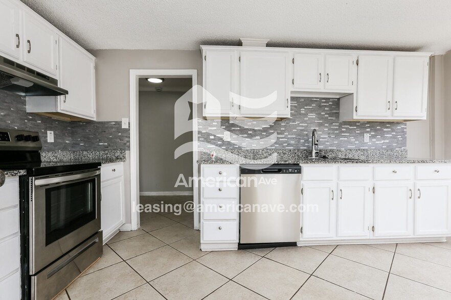 Building Photo - 318 W 50th St