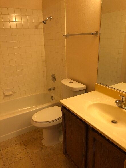 Building Photo - 5203 Caliente St