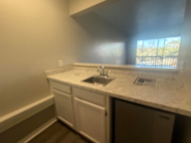 Building Photo - 300 Yacht Club Dr