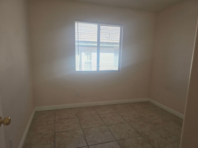 Building Photo - 3 bedroom home