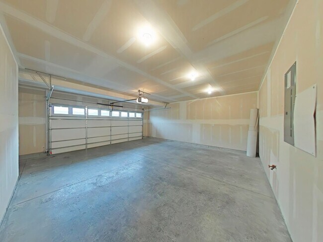 Building Photo - Stunning 3-bedroom, 2.5-bathroom condo with attached 2 stall garage!