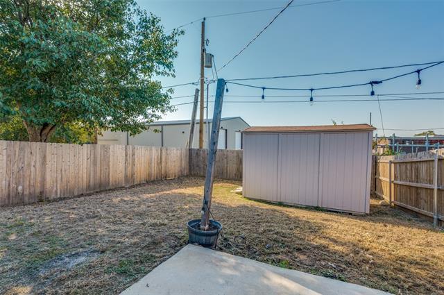 Building Photo - 830 Woodland Ct