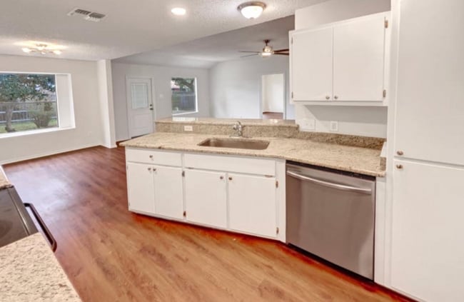 Building Photo - 2094 Ridgewood Cir