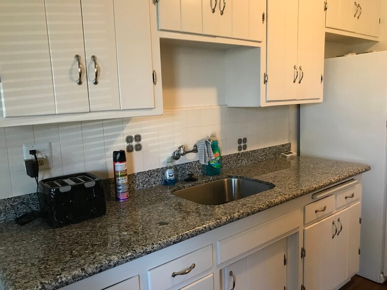 Building Photo - 487 E Park Ave