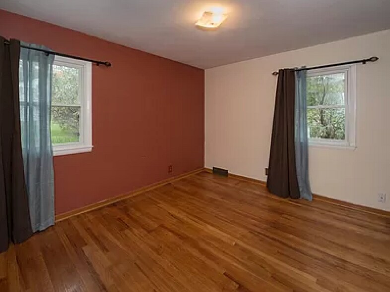 Bedroom, NE corner - 8120 Burdette St