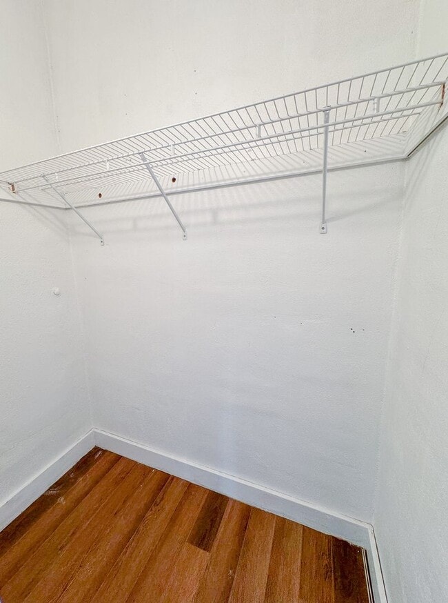 Building Photo - 2 BED/ 2 BATH SINGLE FAMILY HOME