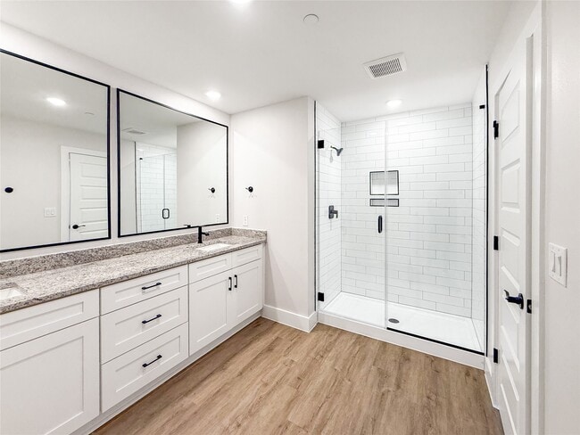 Building Photo - 5605 Mobeetie Lp