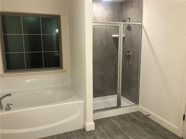 Building Photo - 448 Fox Cir