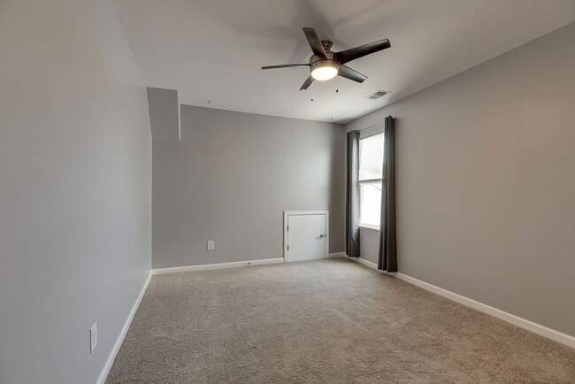 Building Photo - **Stunning 3BE/2.5BA home in a stellar nei...