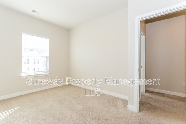 Building Photo - 12 Kohlmyer Dr