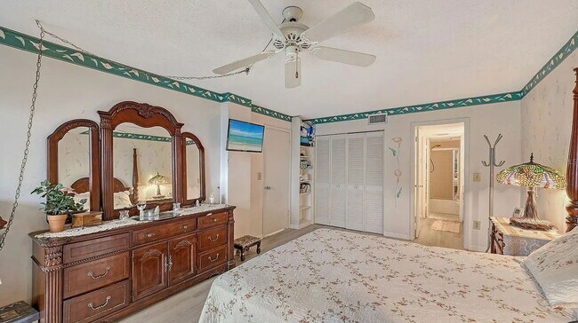 Building Photo - "Charming 2-Bed, 2-Bath Condo Oasis in Bradenton's Heart!"