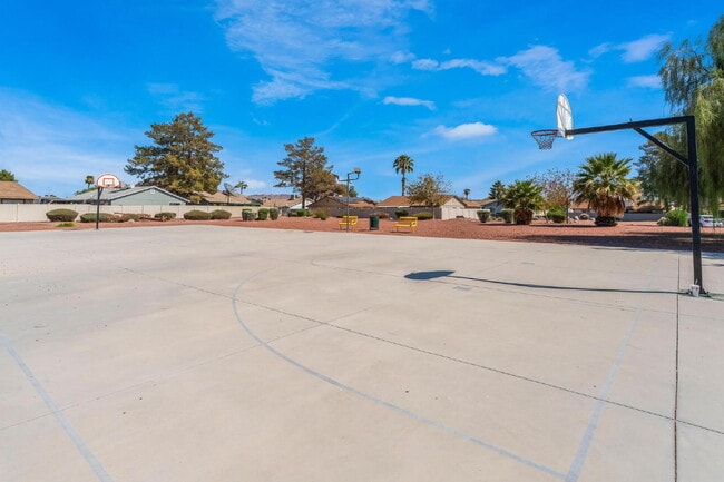 Building Photo - "Charming 3-Bed Oasis with 2 Full Baths in Vibrant Las Vegas - 1315 Sq Ft of Comfort!"