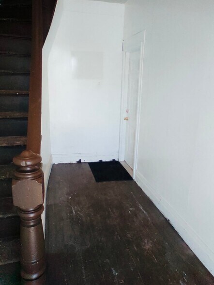 Building Photo - 362 9th St