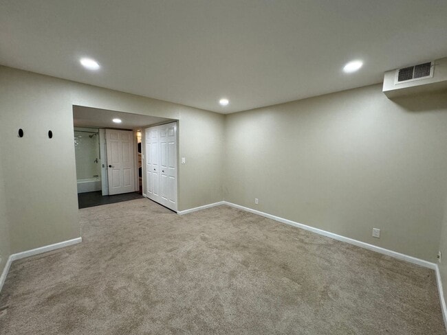 Building Photo - Spacious 2 Bed 2 Bath Condo In Vibrant The...