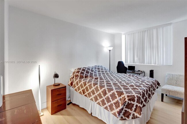 Building Photo - 7501 E Treasure Dr