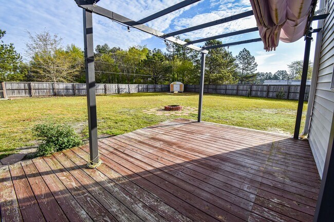 Building Photo - 4 bedroom, 2.5 bathroom Home!