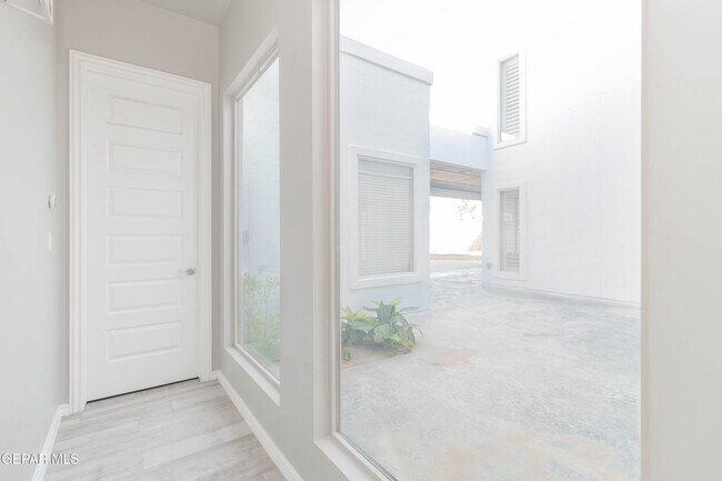 Building Photo - 864 Lemington St