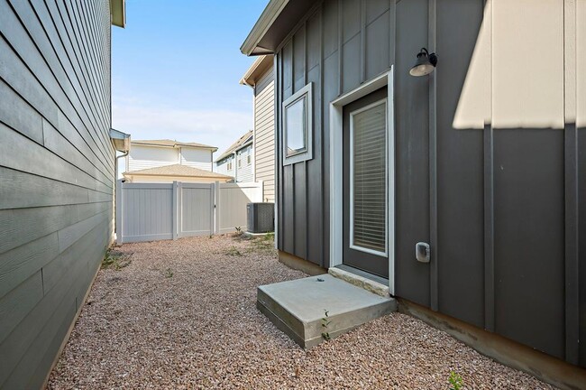 Building Photo - 8013 Lennon Dr