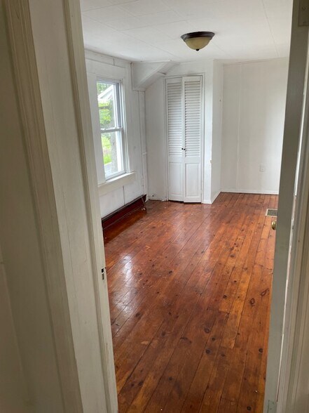 Building Photo - 1069 Ellis Hollow Rd
