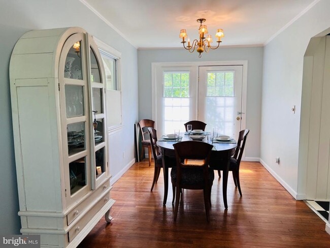 Building Photo - 3214 Riverview Dr