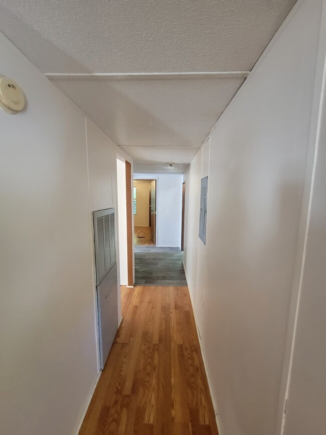 Building Photo - 160 Headman Ln