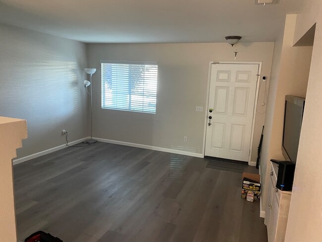 Building Photo - 12067 GoldOak Ct