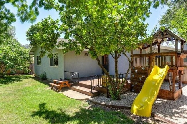 Building Photo - SKYRIDGE HOUSE