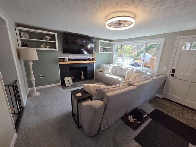 Building Photo - 100 9th Ave