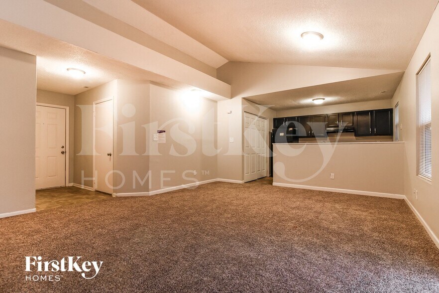 Building Photo - 2529 N Parker Ave