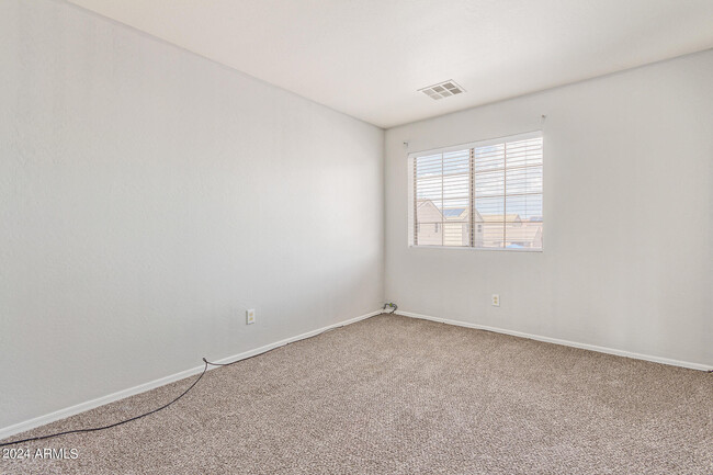 Building Photo - 1009 S 239th Dr