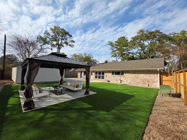 Building Photo - 11219 Valley Spring Dr