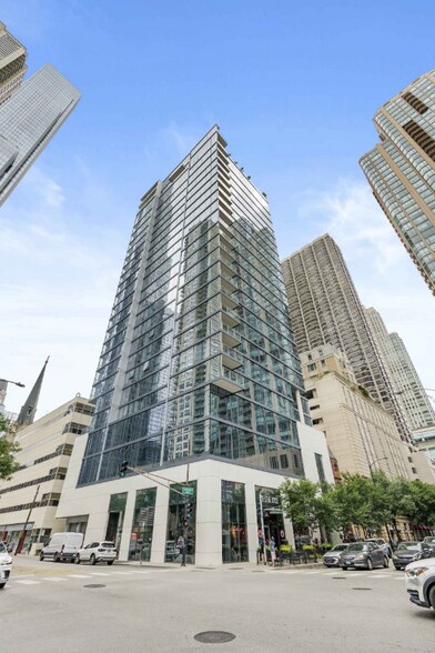 Building Photo - 38 E Huron St