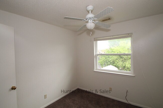 Building Photo - Two Story Willowsprings Home