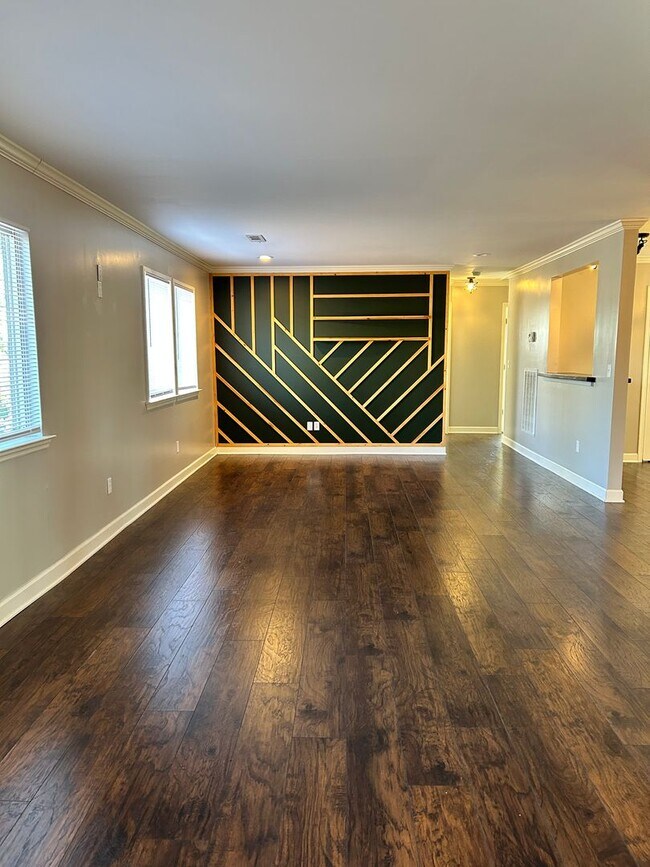 Building Photo - Charming & Spacious 3 Bed | 2 Bath Home | Updated w Large Yard!