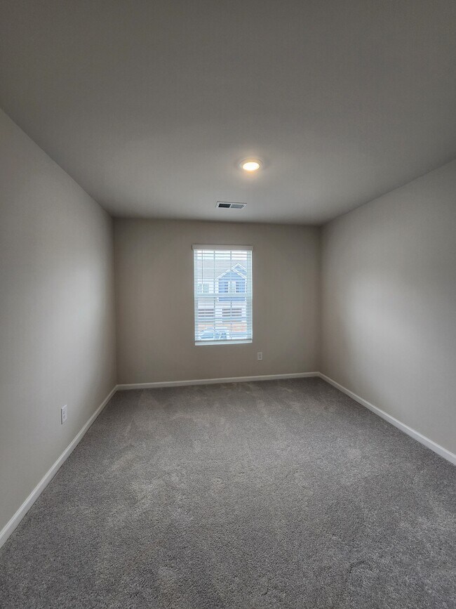 Building Photo - 723 Peyden Ln