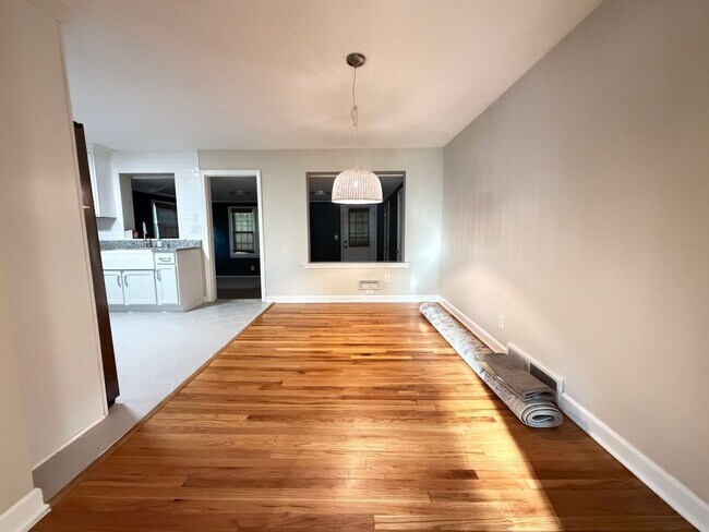 Building Photo - The 3 Bedroom In St. Matthews You've Been Looking For!