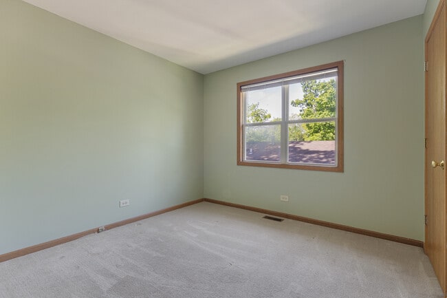 Building Photo - 31 Riverview Ave