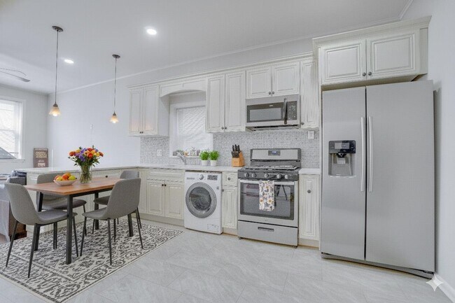 Building Photo - 678 Liberty Ave