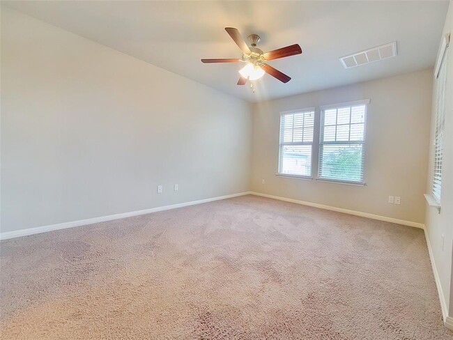 Building Photo - 429 Star Thistle St