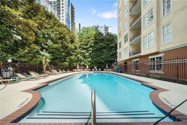 Building Photo - 1101 Juniper St NE