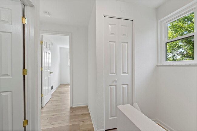 Building Photo - AVAILABLE NOW! Check out this BEATIFULLY RENOVATED 2-bedroom townhome in North Versailles!