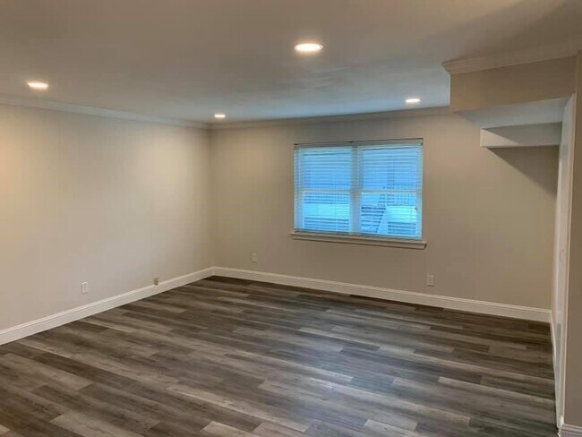 Building Photo - 8714 Ilona Ln