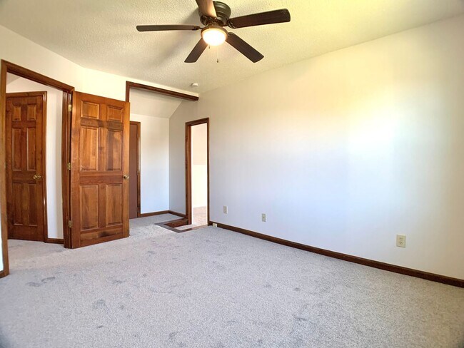 Building Photo - 501 Eysian Rd