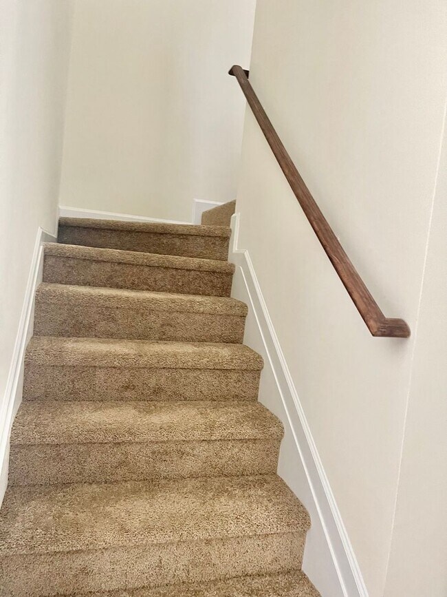 Building Photo - Available Now – Spacious 4BR Home on 1.5 Acres in Rural Hall!