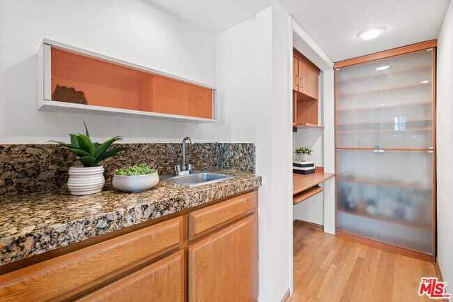 Building Photo - 8781 Lookout Mountain Ave