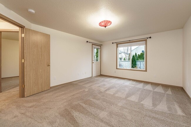 Building Photo - Bright Single-Level Vancouver Home with Garage, In-Unit Laundry, and Private Patio